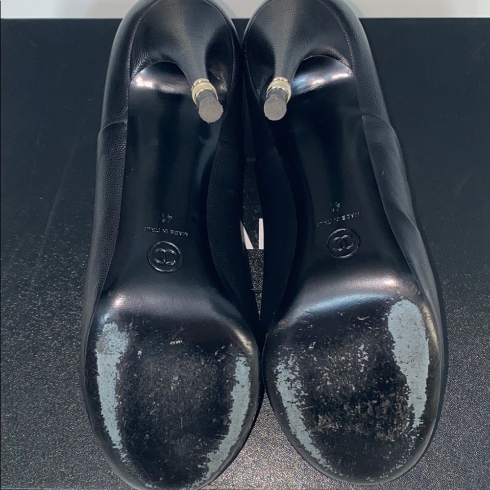 CHANEL lace up calfskin boots - Picture 9 of 14